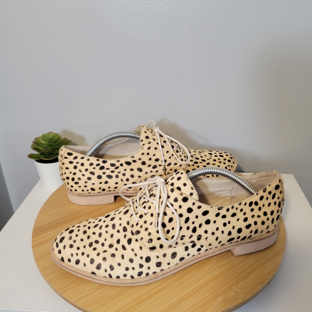 DOLCE VITA Kyle cheetah print calf hair lace up oxford style loafers